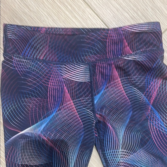 Skechers Blue and Purple Geometric Capri Leggings - Picture 4 of 7